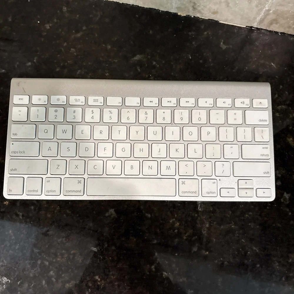 GENUINE Apple Wireless Bluetooth Keyboard A1314 Mac T40